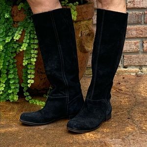 Suede leather flat heeled boots
